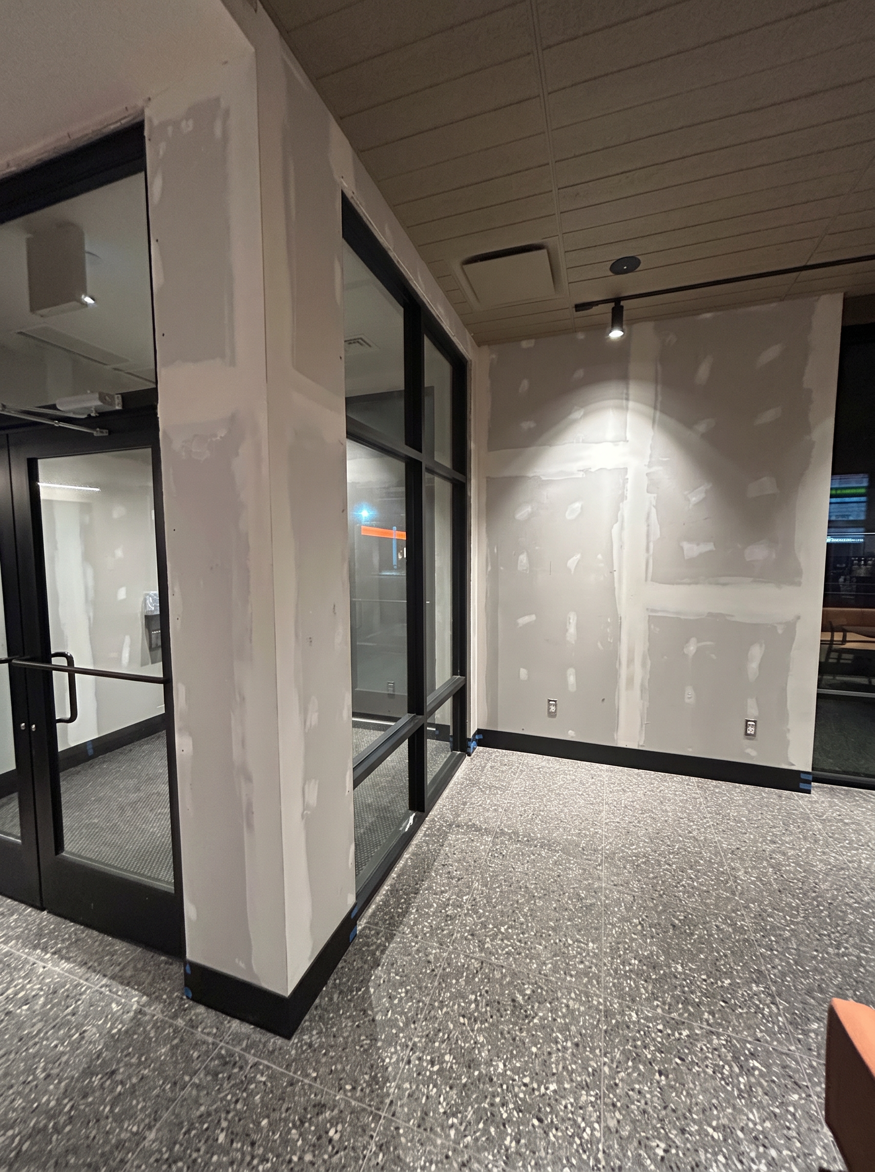 Before, /__l5e/assets-v1/19c600dd-e8d1-453b-8e74-a32f8afef304/cafe-before.jpg