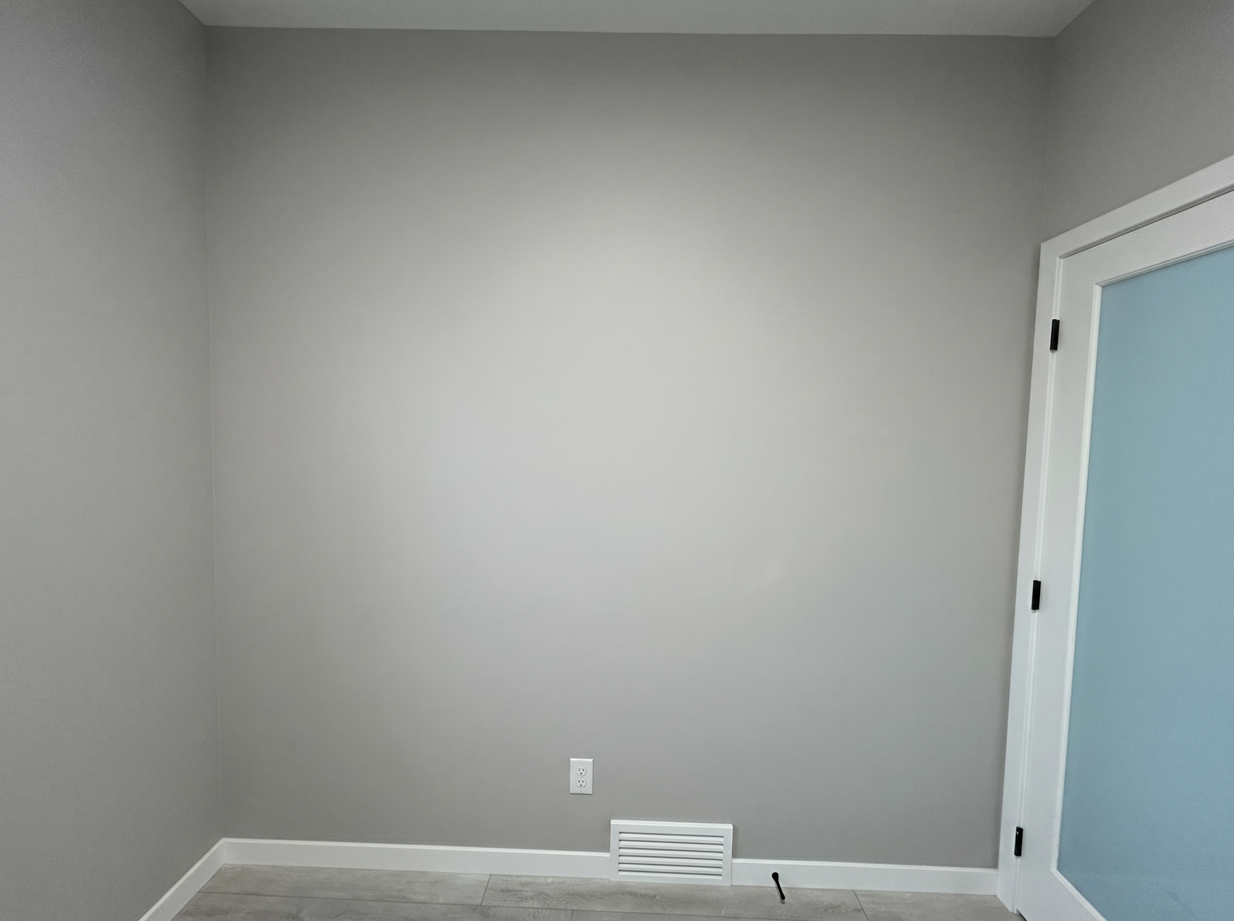 Before, /__l5e/assets-v1/230cdf43-7e25-4014-9316-cc1918cbe4e4/home-office-before.jpg