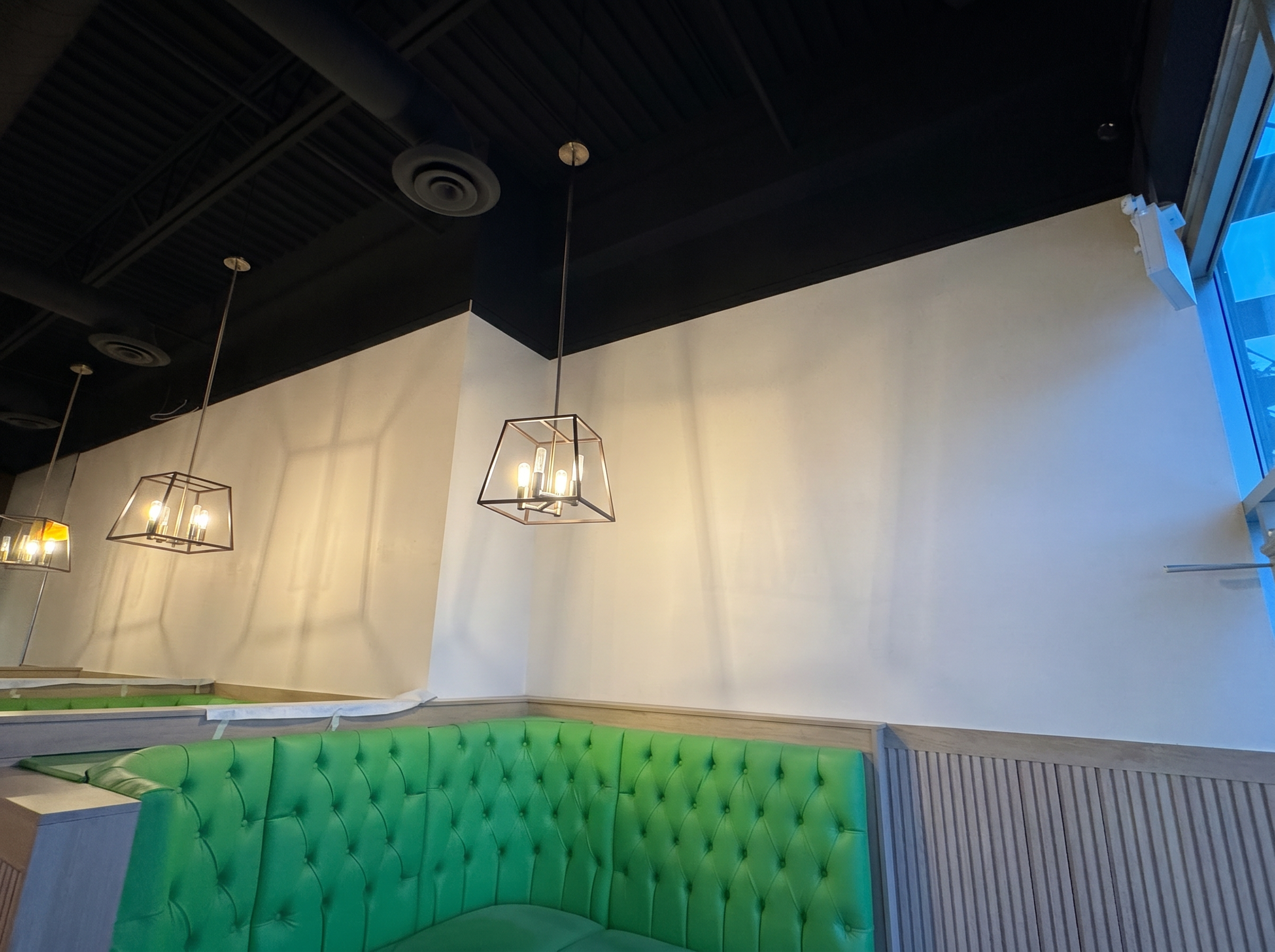 Before, /__l5e/assets-v1/7266e6dd-c249-49f3-bf2b-01af9aac5921/restaurant-mural-calgary-before.jpg