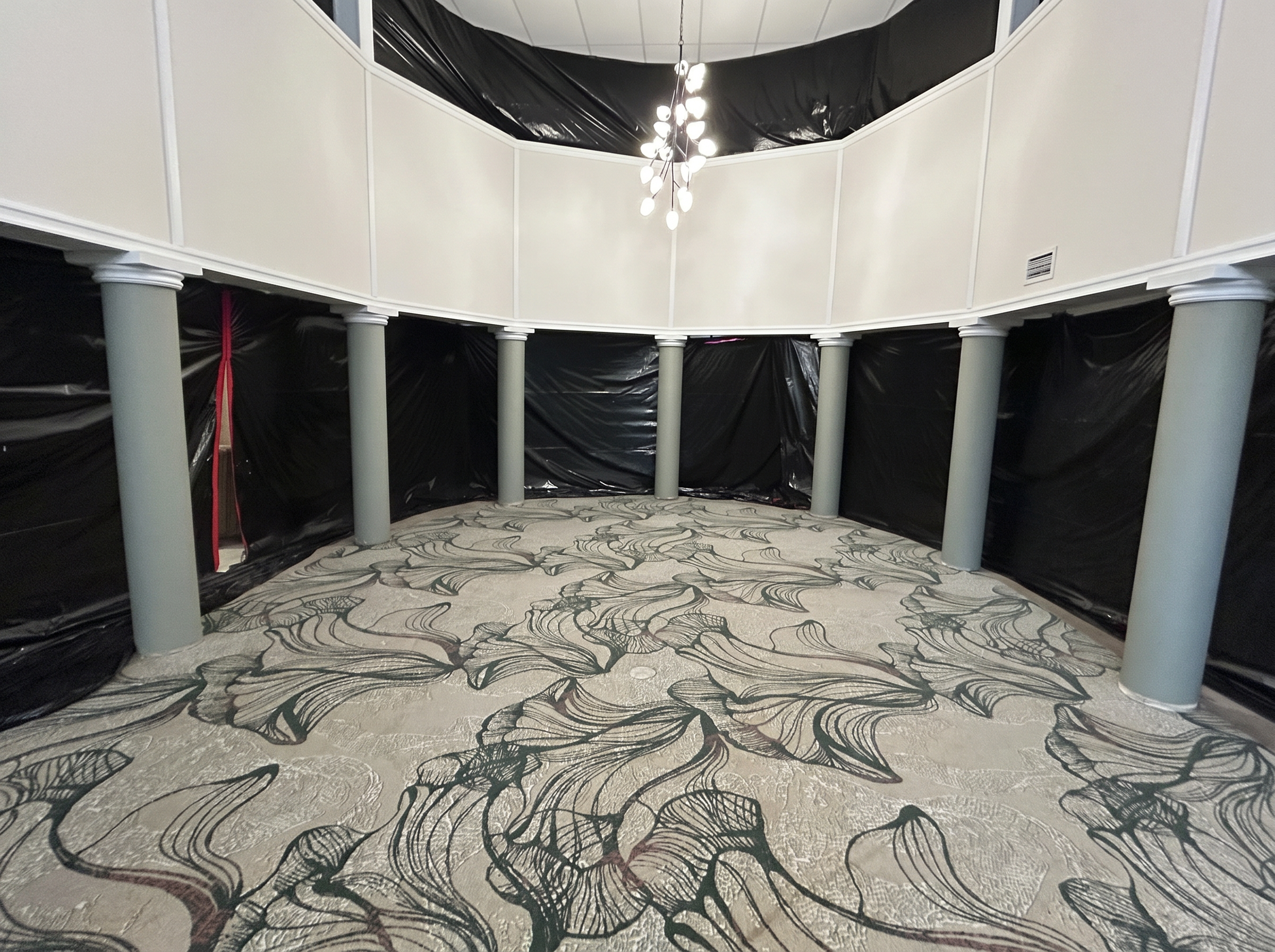 Before, /__l5e/assets-v1/acffa759-0746-4a9c-96f2-ecef2da332ca/senior-lobby-before.jpg