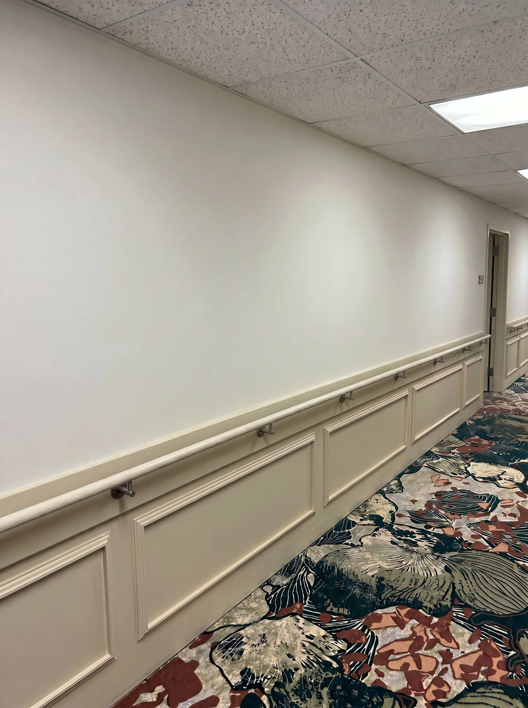 Before, /__l5e/assets-v1/d5785565-36ab-4041-93bc-30febfa01fa2/senior-hallway-before.jpg