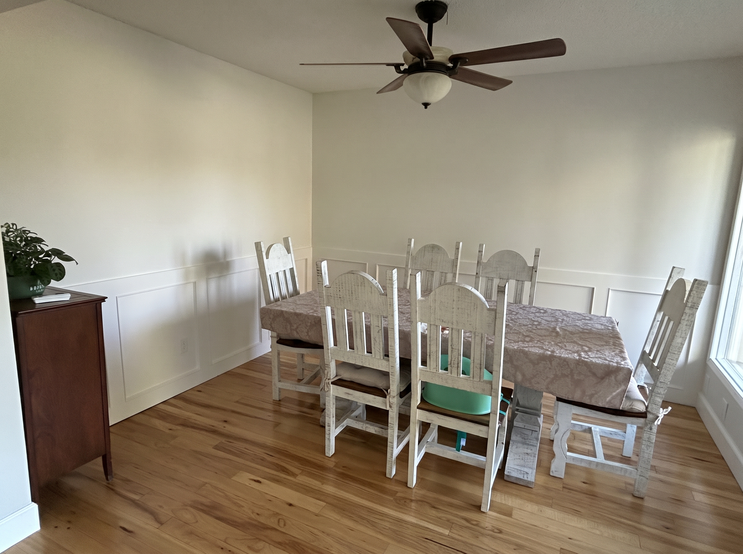 Before, /__l5e/assets-v1/e14d4d74-f57f-43e2-9ece-41a0fc802968/dining-okotoks-before.jpg