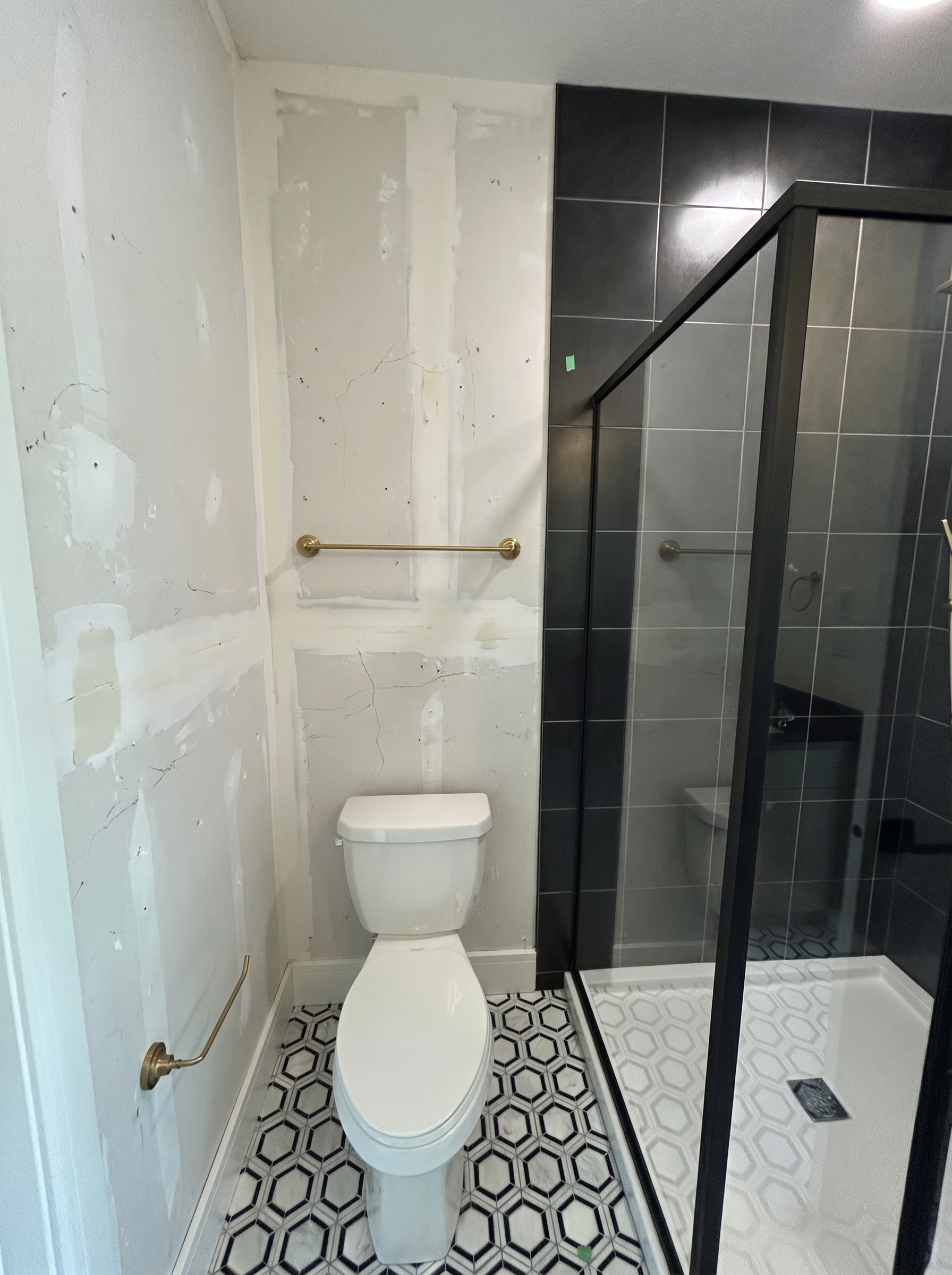 Before, /__l5e/assets-v1/f83d4b75-81b9-414c-846a-31111aef5616/washroom-calgary-condo-before.jpg